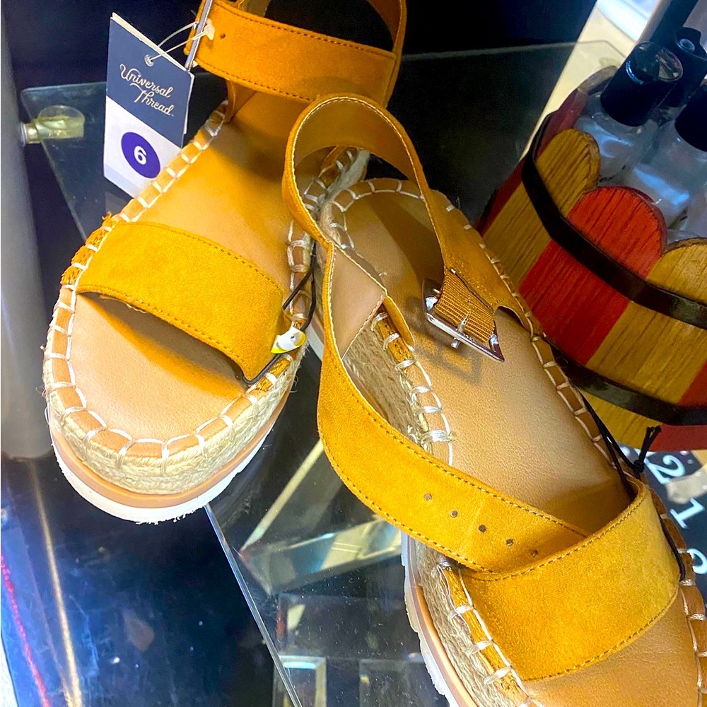 Forks sandals Sz 6